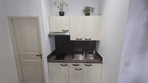 Fridge, microwave, oven, stovetop - At the llea Suite retro spa Treat yourself to a romantic getaway in the heart of Avignon (Avignon)