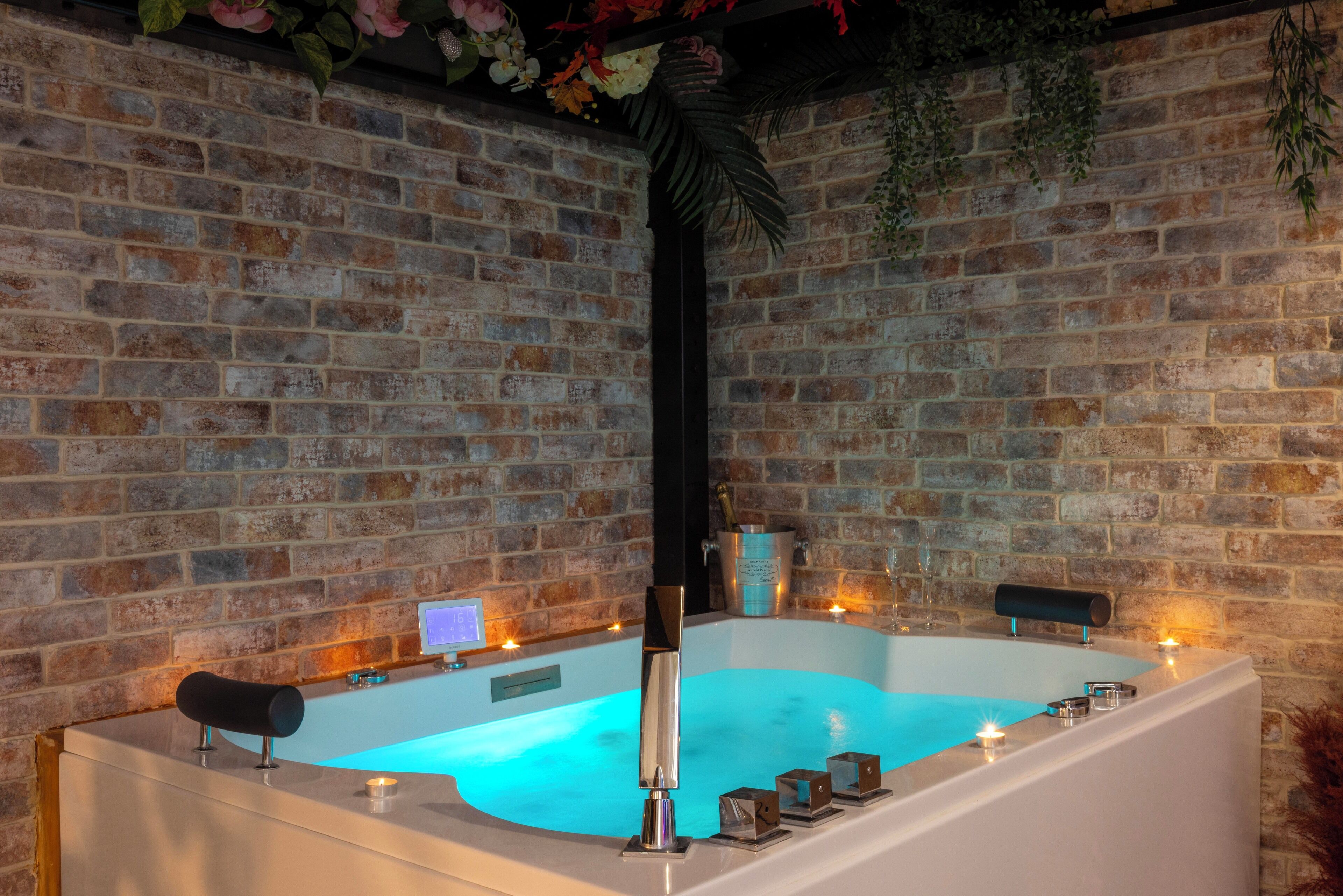 Jetted bath, hair dryer, towels, soap