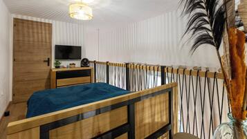 1 bedroom, free WiFi, bed sheets