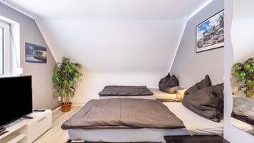 Iron/ironing board, WiFi, bed sheets