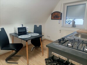 Fridge, microwave, oven, stovetop - Apartment 'Haus Falk' with Wi-Fi (Zarpen)