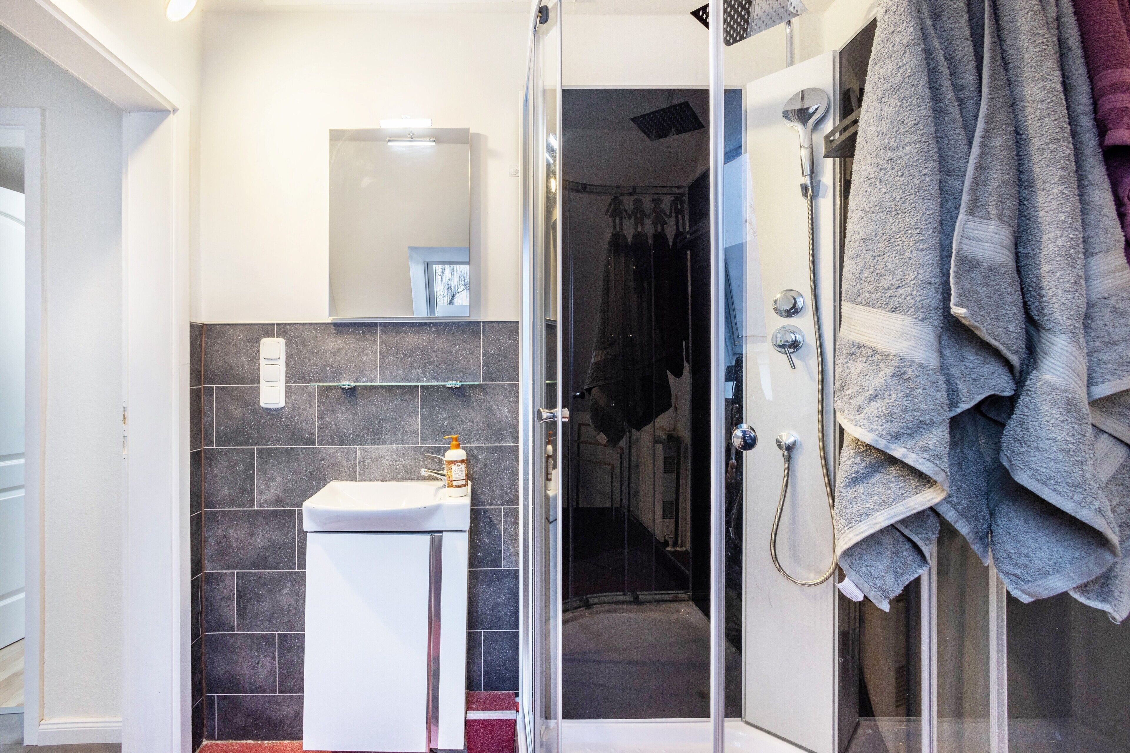 Ducha, secador de pelo, toallas