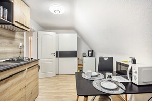 Fridge, microwave, oven, stovetop - Apartment 'Haus Falk' with Wi-Fi (Zarpen)