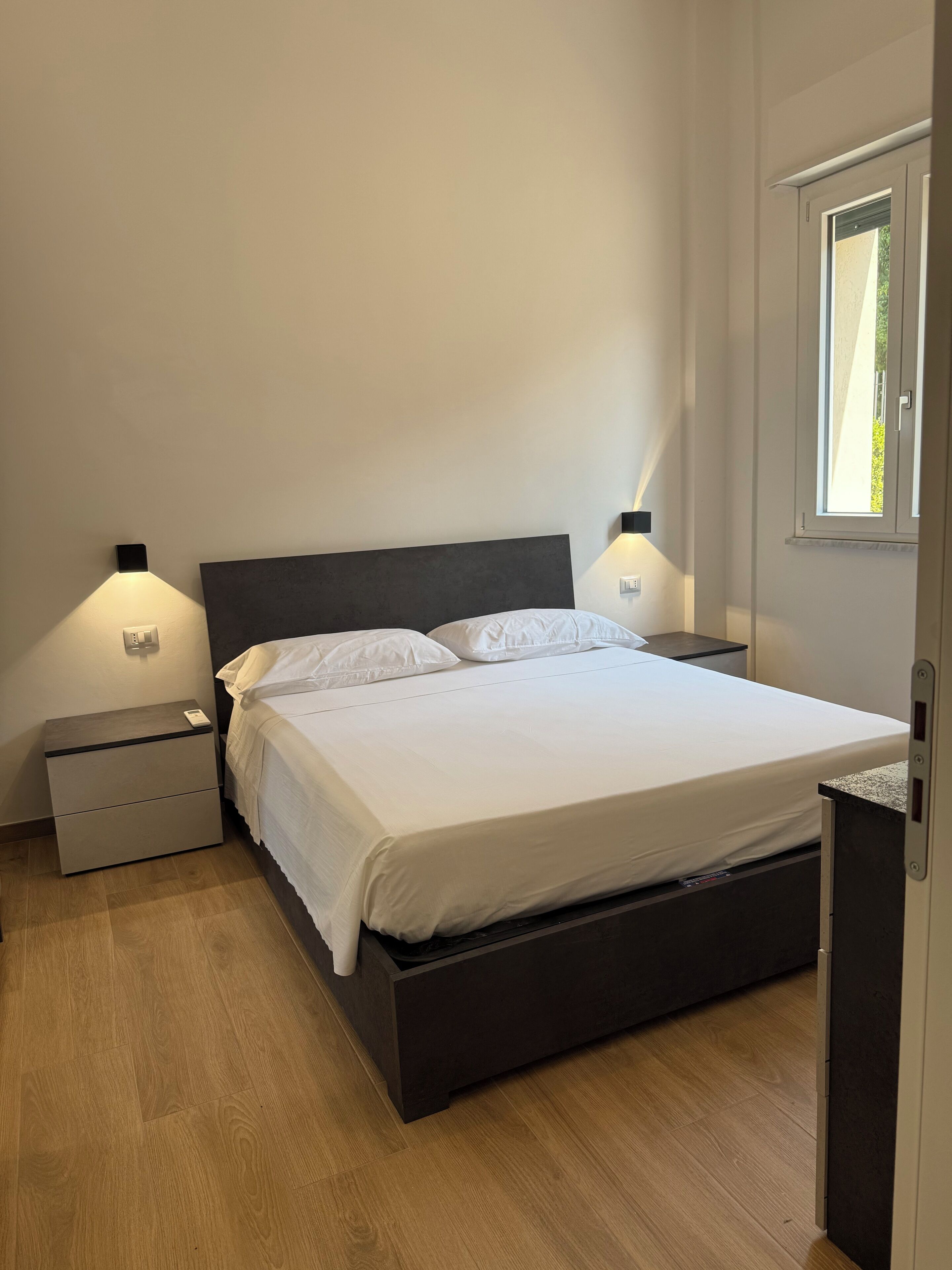 1 habitación, tabla de planchar con plancha, internet y ropa de cama 