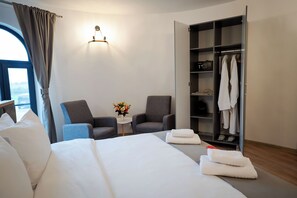 Deluxe-Suite | Schreibtisch, Bügeleisen/Bügelbrett, kostenloses WLAN