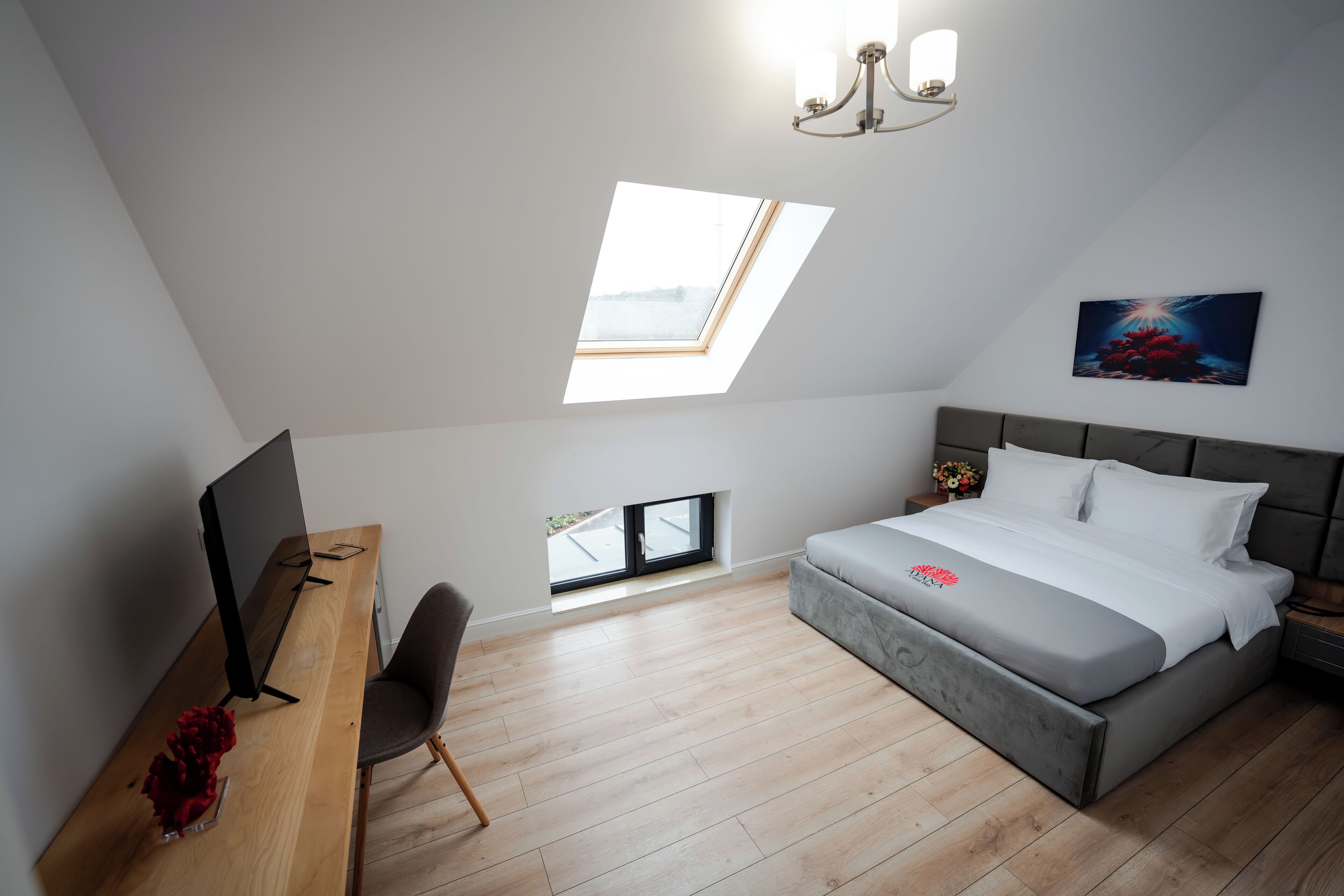 Junior-Dreibettzimmer | Schreibtisch, Bügeleisen/Bügelbrett, kostenloses WLAN