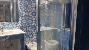 Shower, hair dryer, bidet, towels - Lovely Sea (Gaeta)
