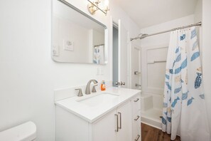 Hair dryer, towels - Up On The Roof: Comfy Bungalow in Walking Distance to Beach (Oak Island)