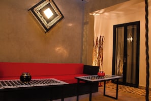 المنشأة من الداخل