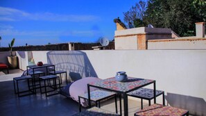 تناول الطعام بالخارج