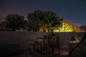 تناول الطعام بالخارج