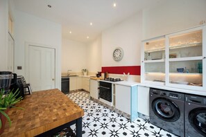 Fridge, microwave, oven, dishwasher - Relax in this stylish flat in the lovely Marchmont area, walk to city centre (Edinburgh)