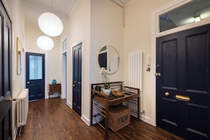 Unclassified image, 3 of 15, button - Relax in this stylish flat in the lovely Marchmont area, walk to city centre (Edinburgh)