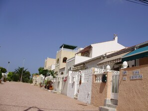 Exterior - BUNGALOW NEXT TO THE NATURAL PARK OF LA MATA WITH BARBECUE AND PRIVACY (El Chaparral)