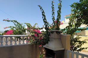 Terrace/patio - BUNGALOW NEXT TO THE NATURAL PARK OF LA MATA WITH BARBECUE AND PRIVACY (El Chaparral)