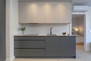 1 bedroom, iron/ironing board, internet, bed sheets - Elegant and bright apartment in Castellana (Madrid)