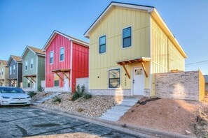 Exterior - Stay at Sunrise is a golden retreat located one block from the river. (San Angelo)