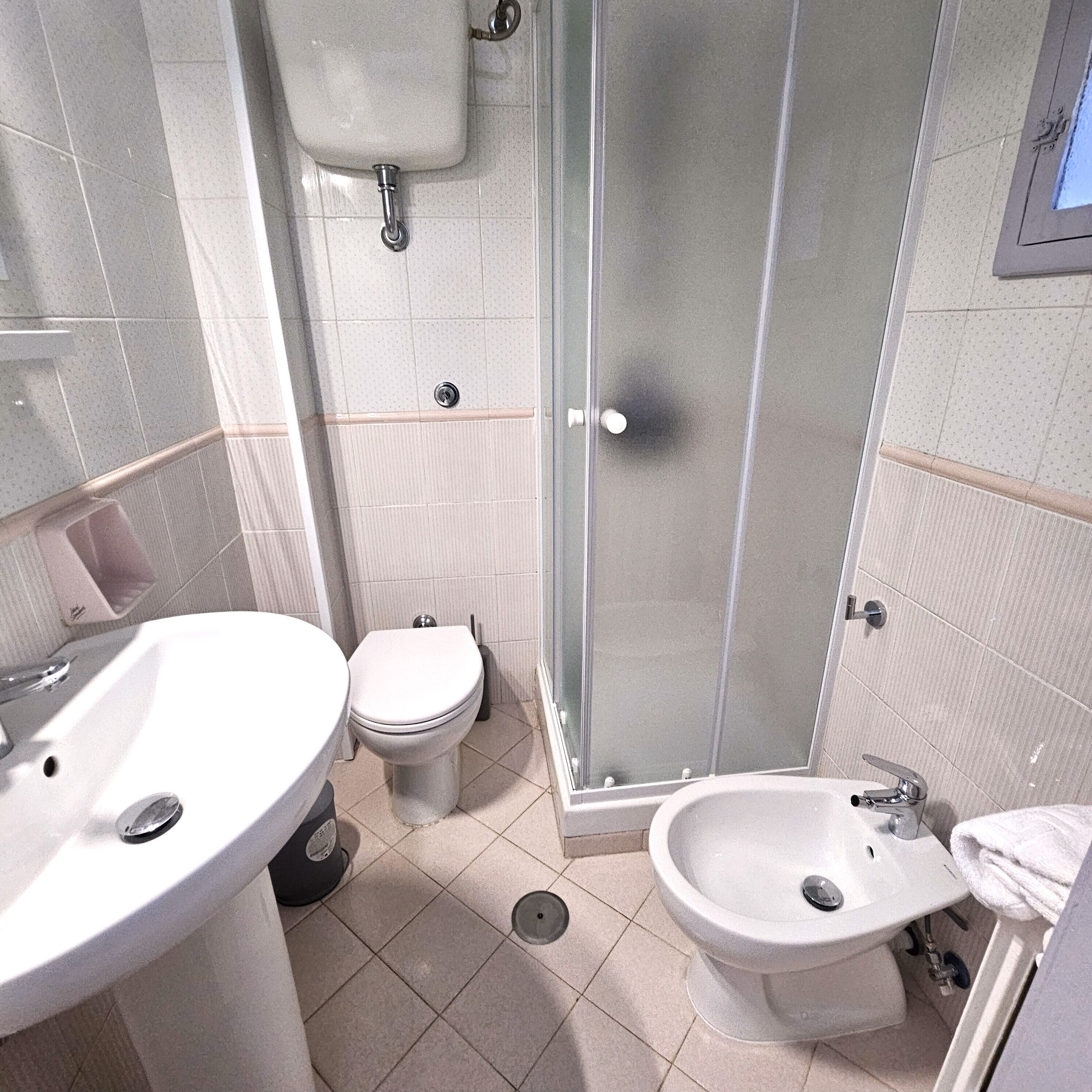 Standard Room | Bathroom