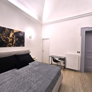 Comfort-Doppelzimmer, Balkon, Stadtblick | Schreibtisch, kostenloses WLAN