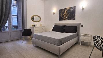 Comfort-Doppelzimmer, Balkon, Stadtblick | Schreibtisch, kostenloses WLAN