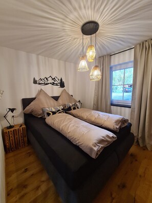 2 chambres, fer et planche à repasser, Wi-Fi, draps fournis