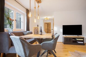 Dining - Allgäu 17 – Modern Alpine-Style Apartment (Leutkirch im Allgäu)