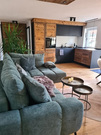 TV. Allgäu 17 – Modern Alpine-Style Apartment