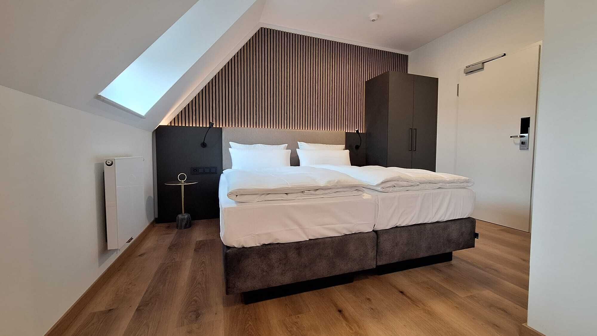 Caja de seguridad en la habitación y escritorio 