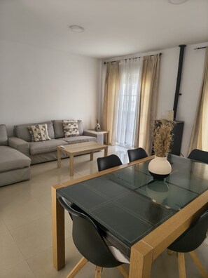 TV, fireplace - Villa 'Bianca' with Sea Views, Wi-Fi, and Air Conditioning (Málaga)