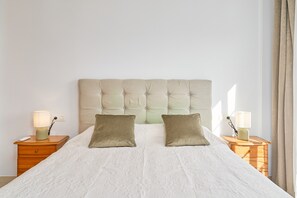 3 chambres, fer et planche à repasser, Wi-Fi, draps fournis