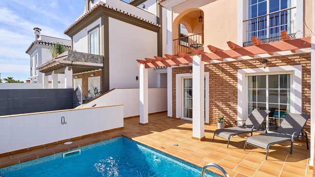 A swimming pool with a pergola, lounge chairs, and a patio area with a view of the house. - Villa 'Bianca' with Sea Views, Wi-Fi, and Air Conditioning (Málaga)