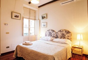 2 bedrooms, iron/ironing board, free WiFi, bed sheets - Clock Terrace House (Roma)