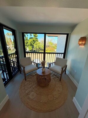 Interior - Updated BEACHFRONT 2 Bedroom Condo on Longboat Key - Walking Distance to Shopping and Dining! (Longboat Key)