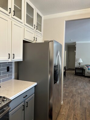 Microwave, oven, stovetop, dishwasher - Come relax with your favorite beverage on the covered deck and enjoy Arizona  (San Tan Valley)