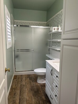 Shower, hair dryer, towels, soap - Come relax with your favorite beverage on the covered deck and enjoy Arizona  (San Tan Valley)