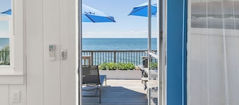Private Beachfront Cottage for 2—Spacious Deck on the Water, Breathtaking Views!