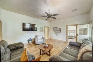 Living area - Eufaula Getaway w/ Patio, Walk to Beach + Marina / Boat Parking (Eufaula)