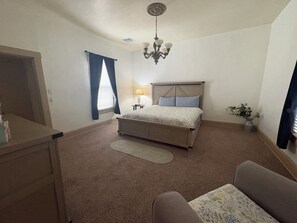 WiFi, bed sheets - Eufaula Getaway w/ Patio, Walk to Beach + Marina / Boat Parking (Eufaula)