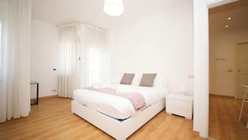 2 bedrooms, iron/ironing board, bed sheets