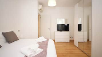 2 bedrooms, iron/ironing board, bed sheets