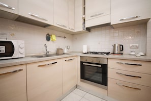 Apartment (2 Bedrooms) | Private kitchen | Microwave, electric kettle - Maison Tiburtina by Ghor (Rome)