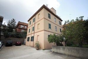 Front of property - Yellowmat by Ghor (Rome)