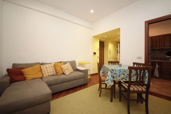 Apartment (1 Bedroom) | Living area - Yellowmat by Ghor (Rome)