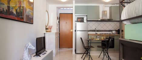 Studio (0 Bedroom) | Living area