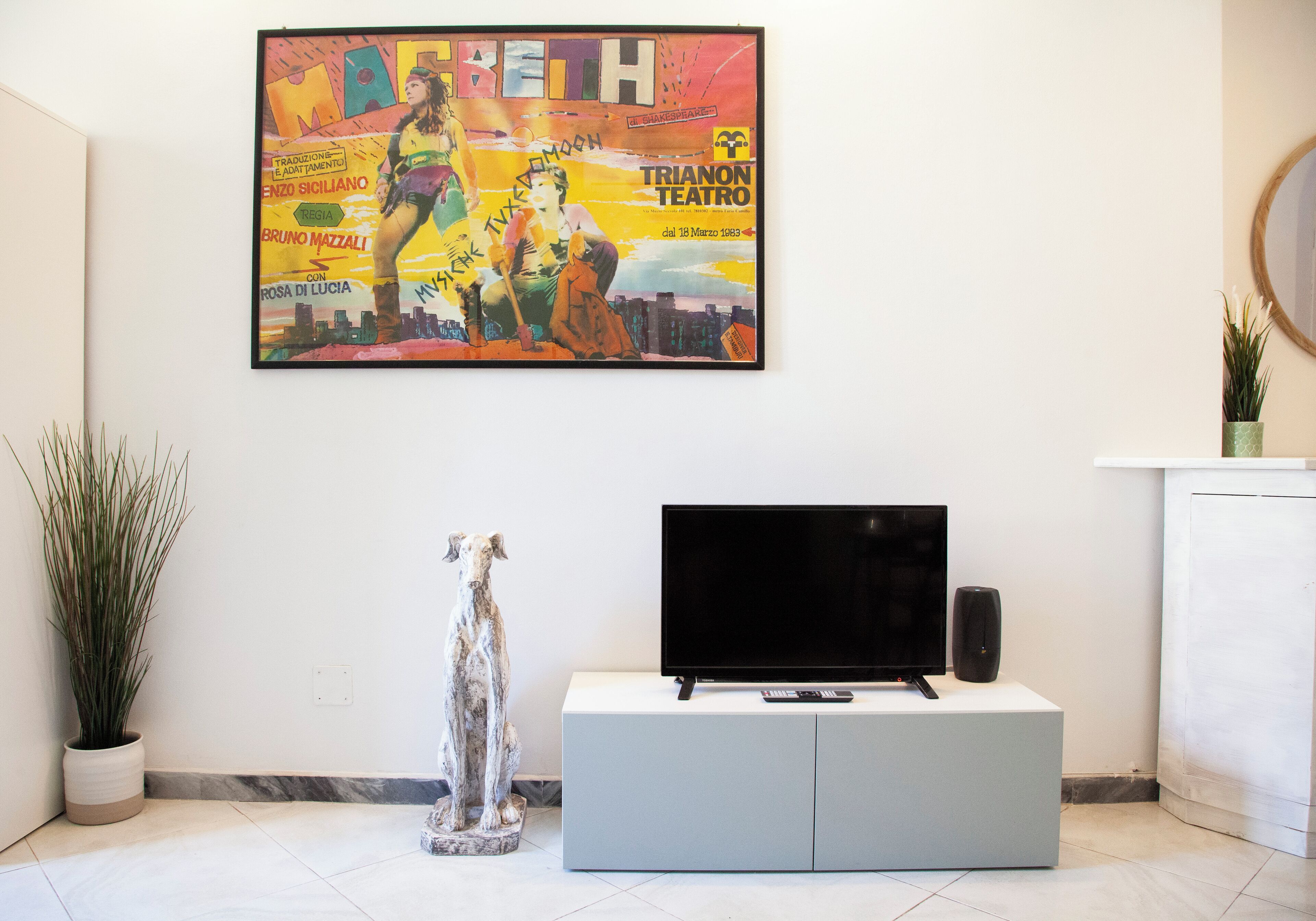 Studio (0 Bedroom) | Living area | 32-inch TV with cable channels