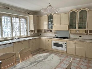 Biệt thự (3 Bedrooms) | Bếp riêng | Lò vi sóng 