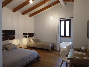 4 bedrooms, WiFi, bed sheets - Cozy room, surrounded by greenery and from a breathtaking view (Calabria)