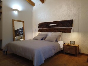 4 bedrooms, WiFi, bed sheets - Cozy room, surrounded by greenery and from a breathtaking view (Calabria)