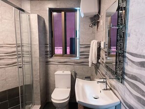 Superior Apartment, 1 Bedroom | Bathroom - Sky Suites East Legon (Accra)