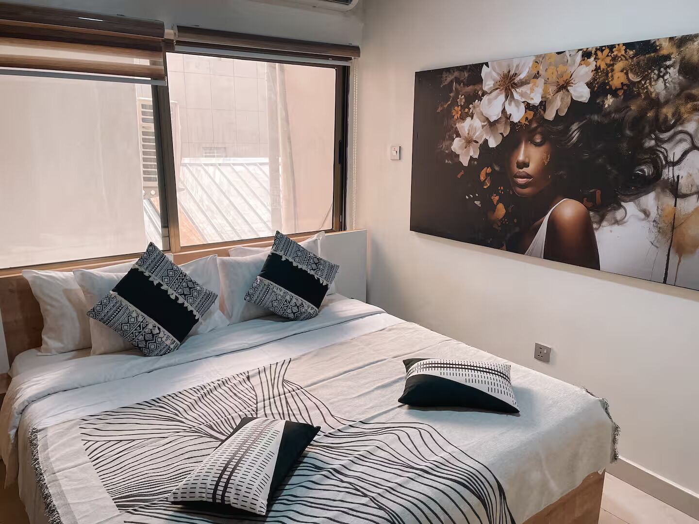 Apartamento superior, 1 quarto | Cofres nos quartos, espaço de trabalho para notebook